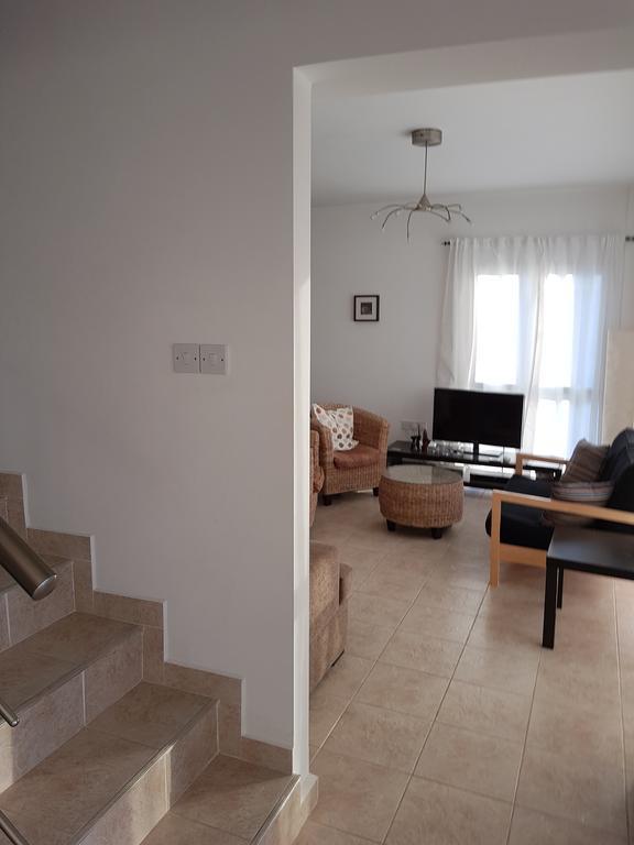 Ghaziveran Aphrodite Beachfront Penthouse Apartment מראה חיצוני תמונה